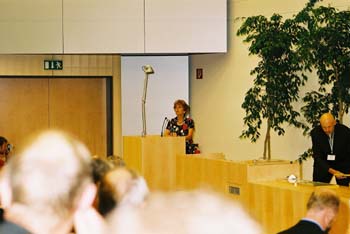 F1000004